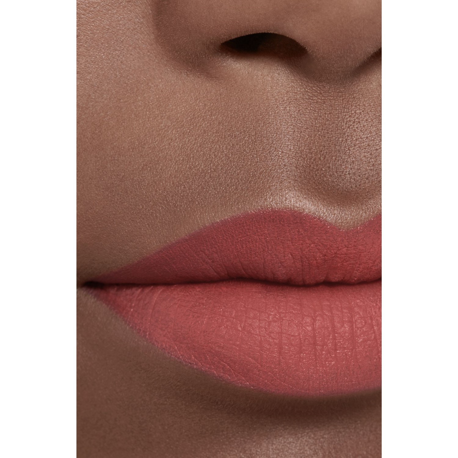 LA BARRA DE LABIOS LÍQUIDA MATE INTENSA DE LARGA DURACIÓN